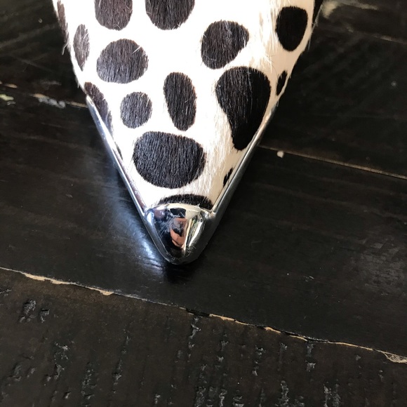 Size 7 Guess shoes - Picture 3 of 5